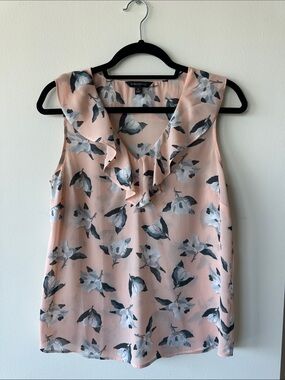 Banana Republic Peach Floral Ruffle V-Neck Sleeveless Blouse